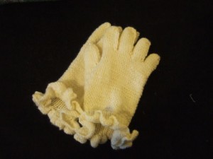 ruffled gloves